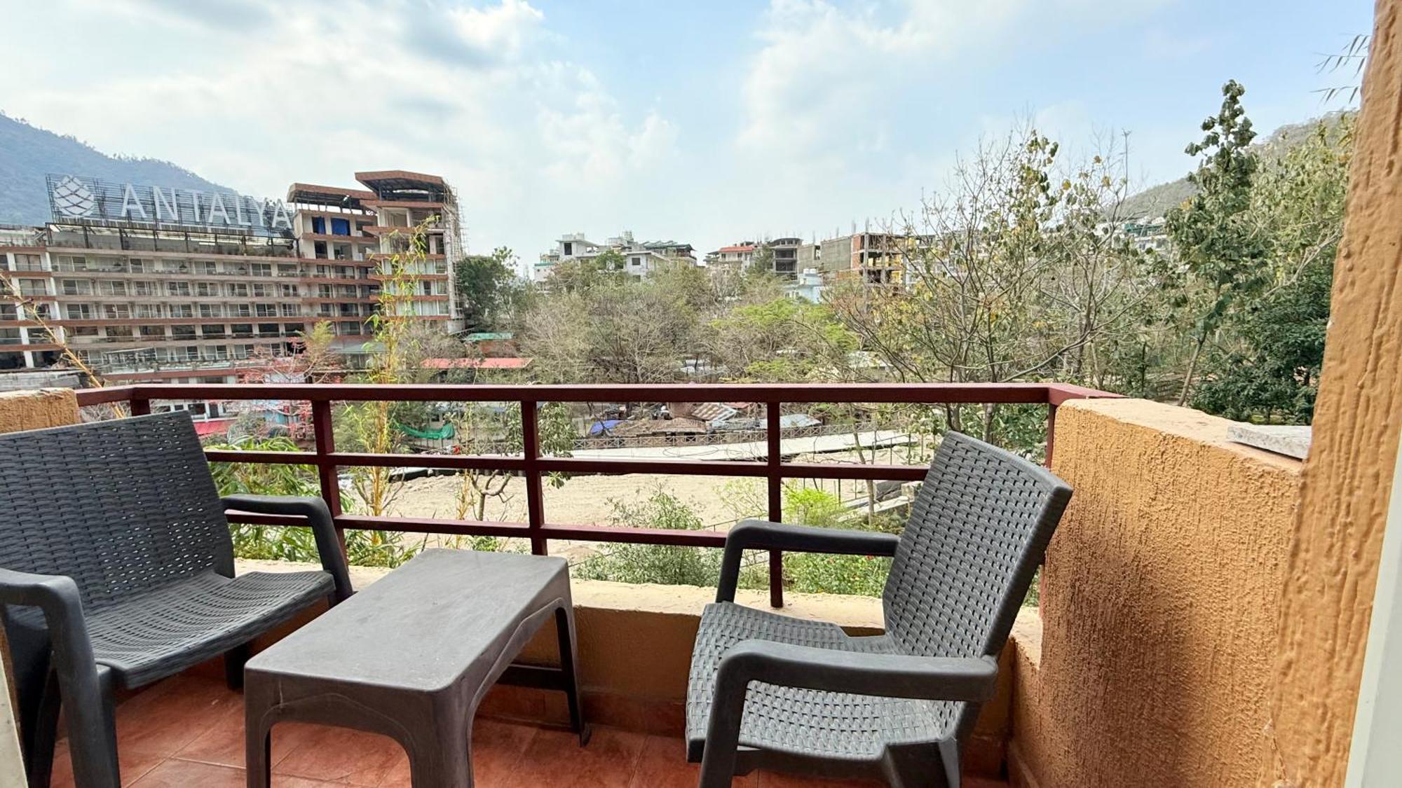 Luxury Aloha Majestic Apartments Rishikesh Exterior photo